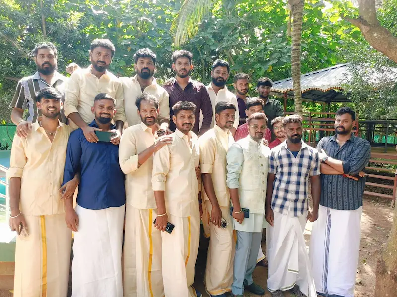 Inaindha Kaigal travelers enjoying a group trip